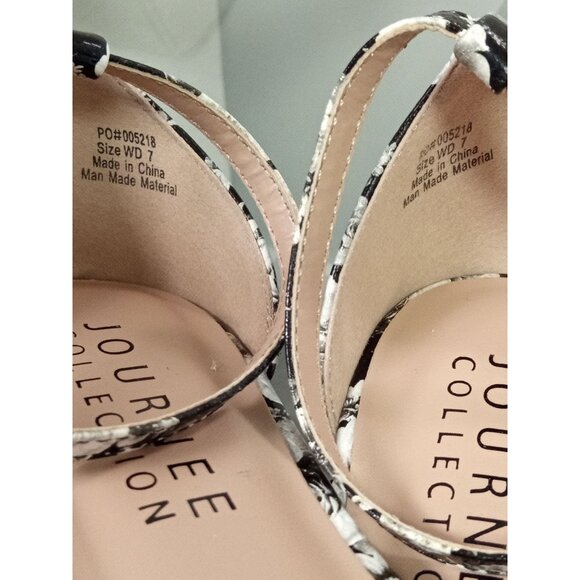 NWOT Journee Collection Women's Black and White Floral Pointed Toe Flats… - Picture 10 of 10